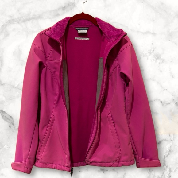Columbia Women's Fuschia‎ Ski Jacket. Size XS - Picture 4 of 8